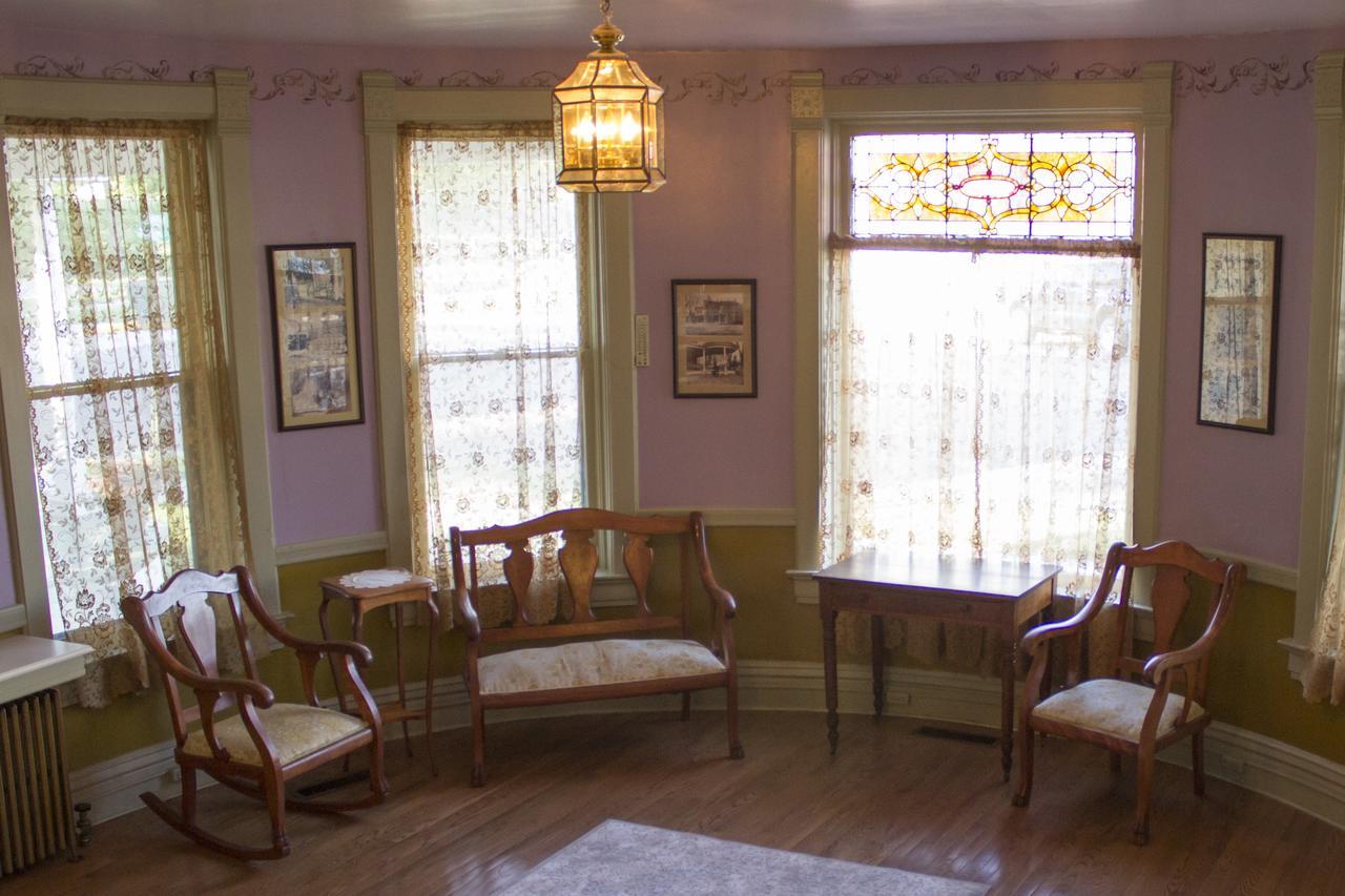 The Cottage House Council Grove ภายนอก รูปภาพ