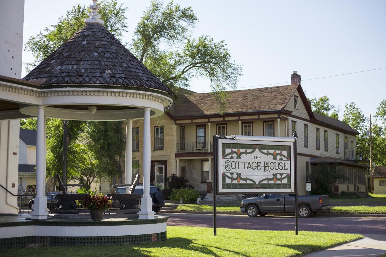 The Cottage House Council Grove ภายนอก รูปภาพ